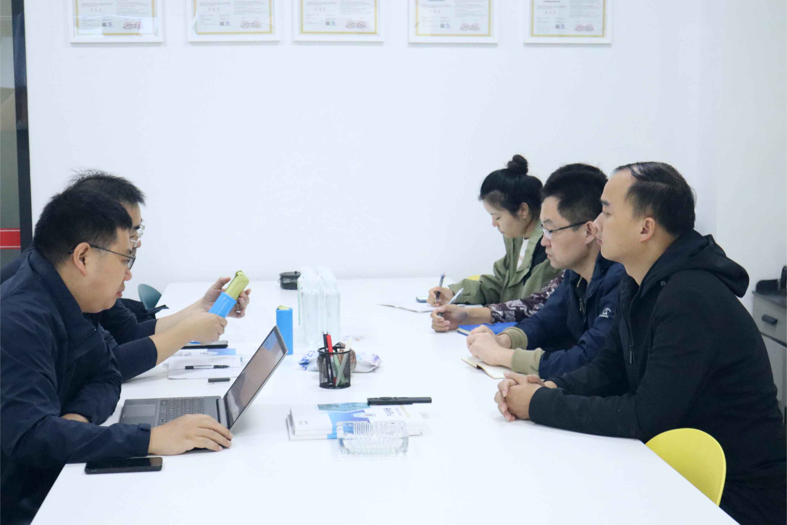 真空衰减测试仪:上海程斯与中国XX有限公司进行技术探讨